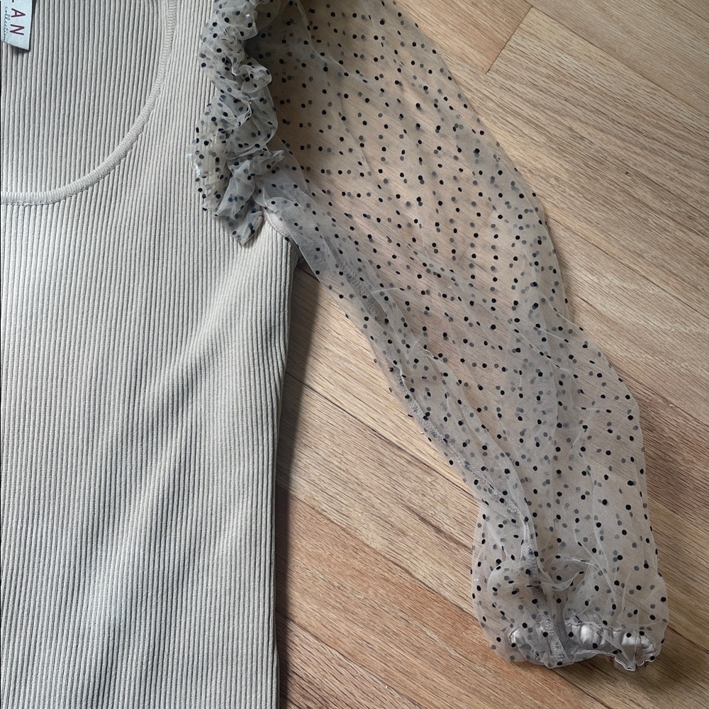 Anthropologie Dolan beige Ruffled Blouse size S
Bought at anthro store - Picture 13 of 14
